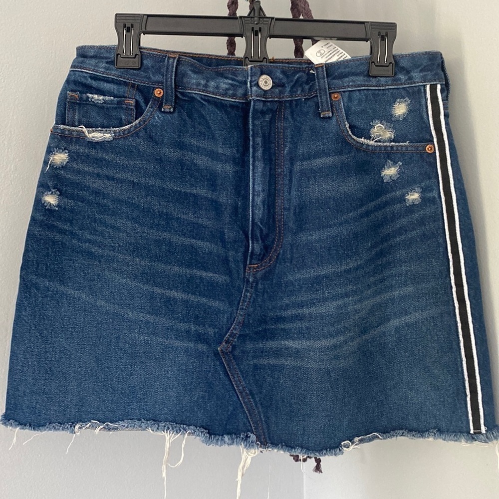 Abecrombie &Fitch Jean skirt size 31/12
IT